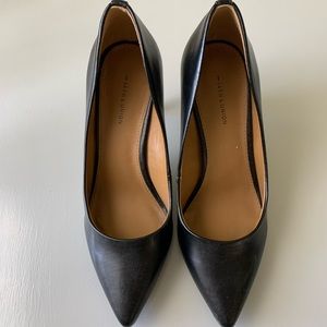 Black pointed toe pump